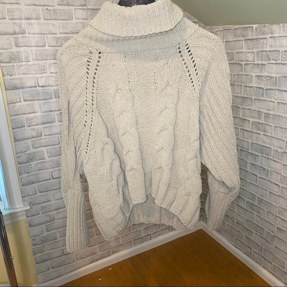 Moon & Madison Cable Knit Turtleneck Sweater Small